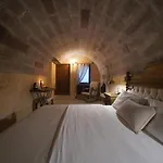Maya Cave 4* 우치사르